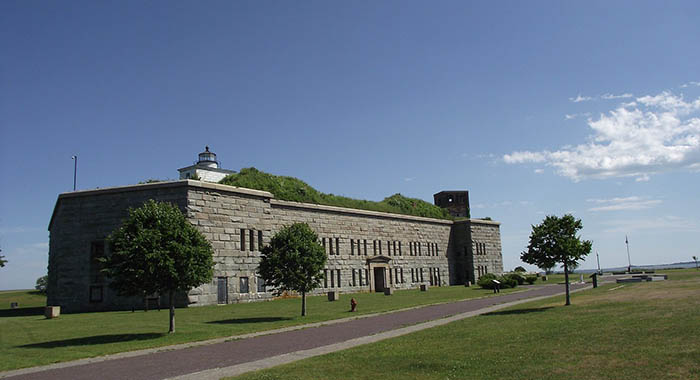 Limo service from Boston to Fort Taber Park MA 