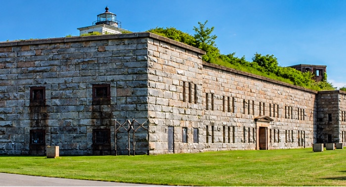 Limo service from Boston to Fort Taber Park MA 
