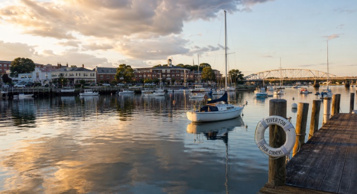 Limo service from Boston  to Tiverton RI 
